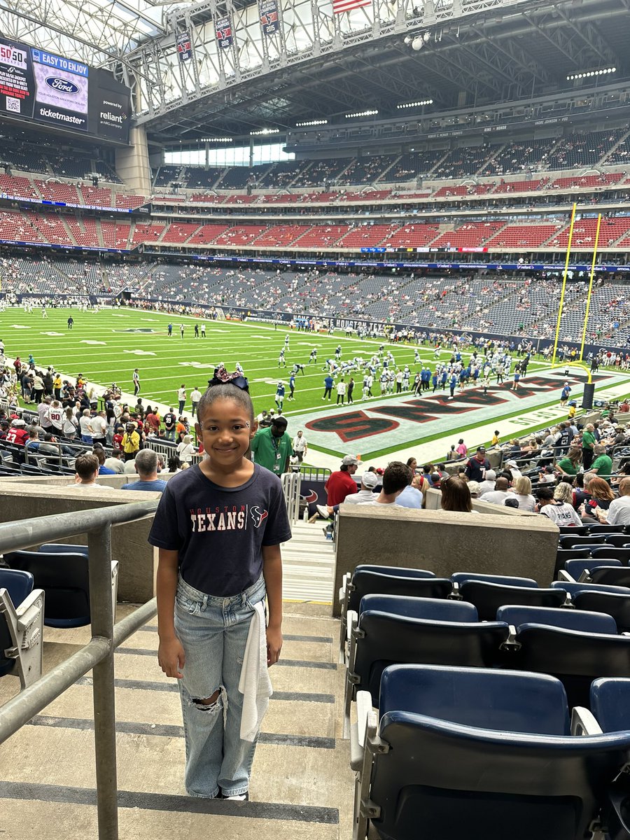 MsLeighaB's tweet photo. When your very first NFL game is @HoustonTexans Home Season Openerππ€πΎπππβ€οΈ
#SoTrill #HOUdat #LetsGo #HTown
@abc13houston https://t.co/gY1NS9CK8Q