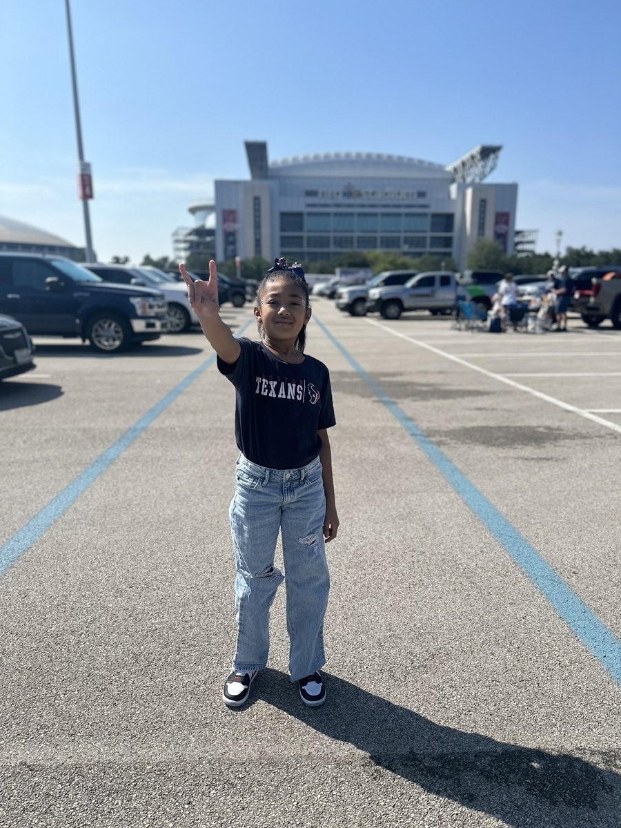 MsLeighaB's tweet photo. When your very first NFL game is @HoustonTexans Home Season Openerππ€πΎπππβ€οΈ
#SoTrill #HOUdat #LetsGo #HTown
@abc13houston https://t.co/gY1NS9CK8Q