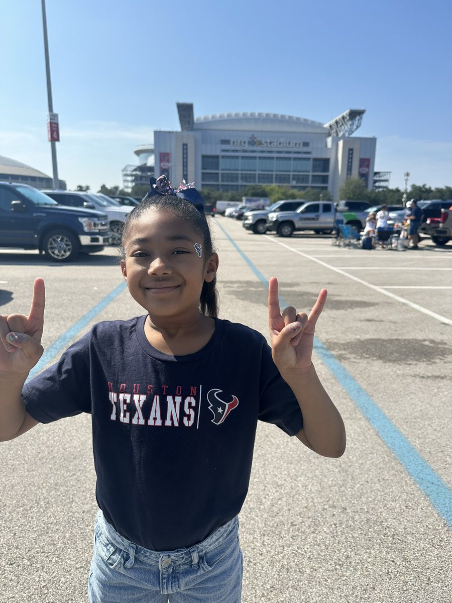 MsLeighaB's tweet photo. When your very first NFL game is @HoustonTexans Home Season Openerππ€πΎπππβ€οΈ
#SoTrill #HOUdat #LetsGo #HTown
@abc13houston https://t.co/gY1NS9CK8Q