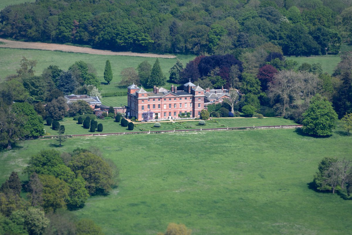 johnfielding001's tweet photo. Aerial image of Kimberley Hall in Norfolk. Built in 1712 for Sir John Wodehouse by William Talman. The surrounding park was laid out by Capability Brown in 1762 #KimberleyHall #aerial #image #Norfolk #aerialphotography https://t.co/eo7OGdRATu