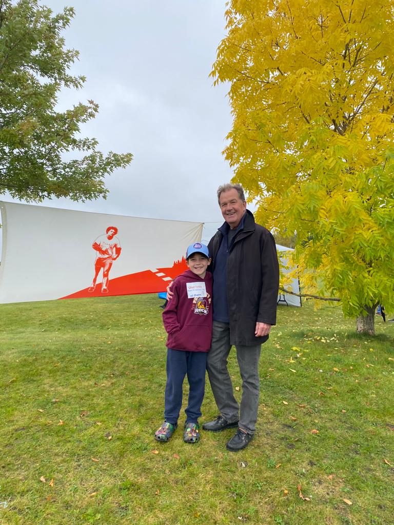 #TerryFox is a symbol of courage, compassion & hope. He went to extraordinary lengths to help others in the face of his own hardship & suffering.

It was great to share this history with my grandson at the #Timmins #TerryFoxRun held at École Secondaire Catholique Thériault.