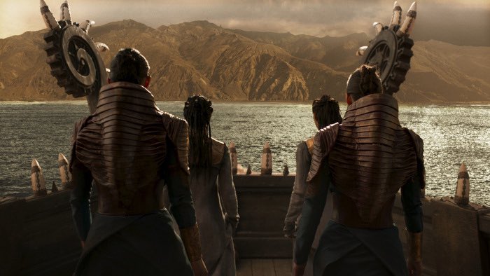ericaparr_'s tweet photo. Há séculos Artur Paendrag saiu das Westlands em navios para conquistar as terras a Oeste e fundar o império Seanchan. Jurou voltar às Westlands e retomar o poder do antigo Rei, seu pai, Artur Hawkwing. Agora os seus descendentes estão a tentar retomar o controle das Westlands! https://t.co/QpsSmecl1e