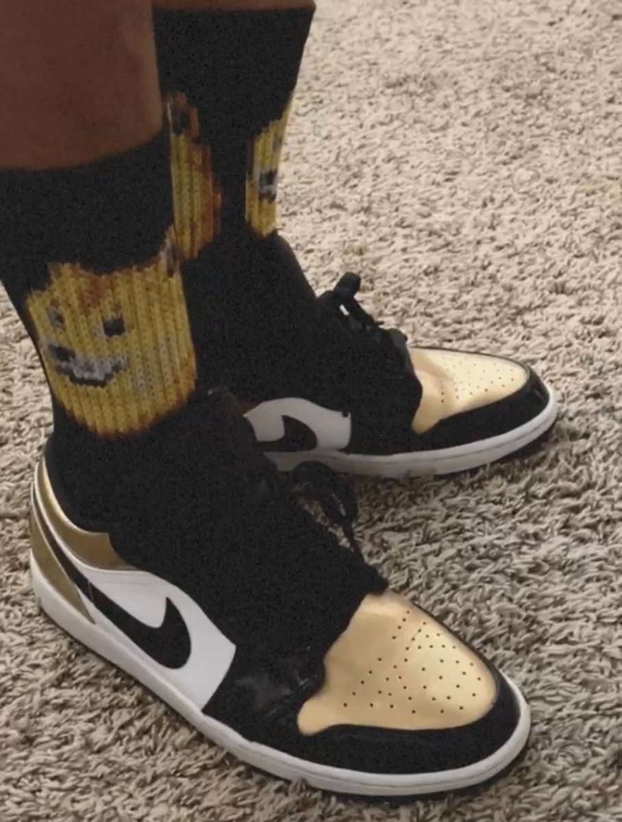 GoDogeArmy's tweet photo. #DogeSocks https://t.co/zgAuabzwCC