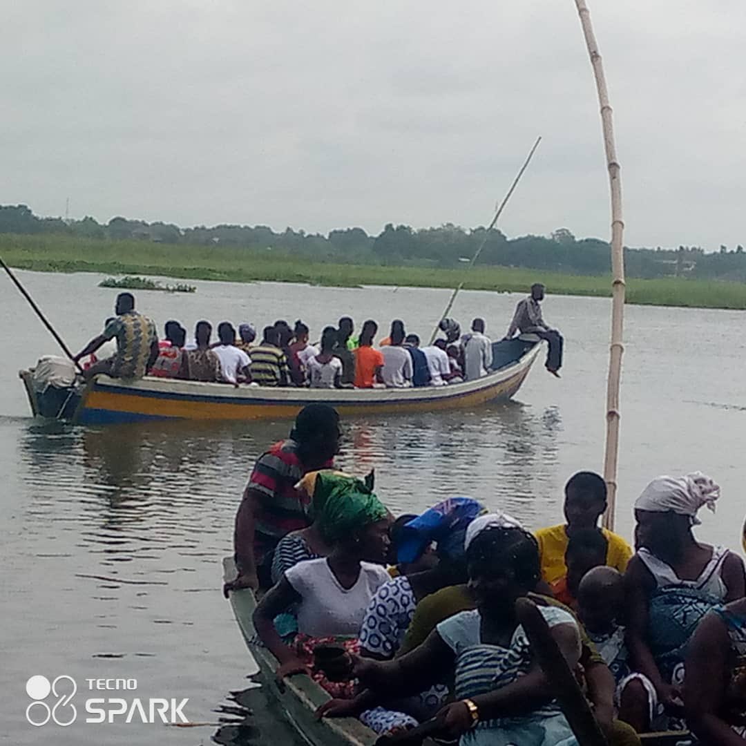 etsedafeamekpor's tweet photo. So imagine mobilizing all these resources to transport these Prospective Applicants across the Volta Lake to an EC office about 50km away only to be told that the Network is down. And the Network seems to go down often in Ndc strongholds. This EC is the worst I have seen in 30yrs https://t.co/XBlT8YbDrt