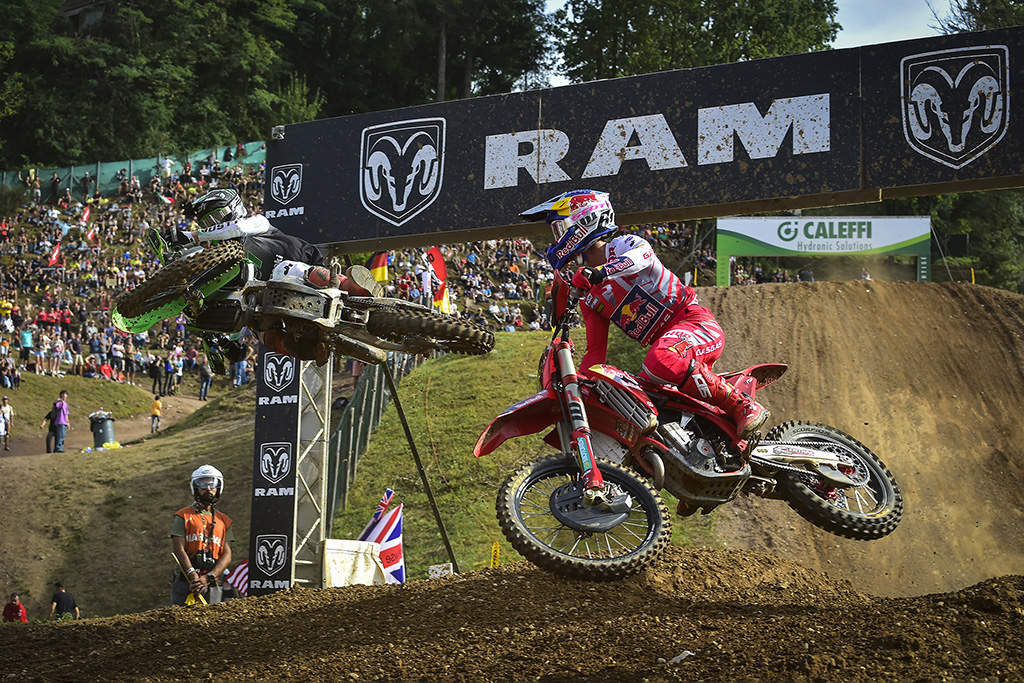 🚨JORGE PRADO BECOMES THE 2023 MXGP WORLD CHAMPION WHILE SEEWER WINS HIS THIRD GP OF THE YEAR 🏆👑   

Check all about the the MXGP of Italy 🇮🇹 in Magiora here 👇
ow.ly/4pSh50PMxh1

#MXGPItalia #mxgp #motocross #mx #champion