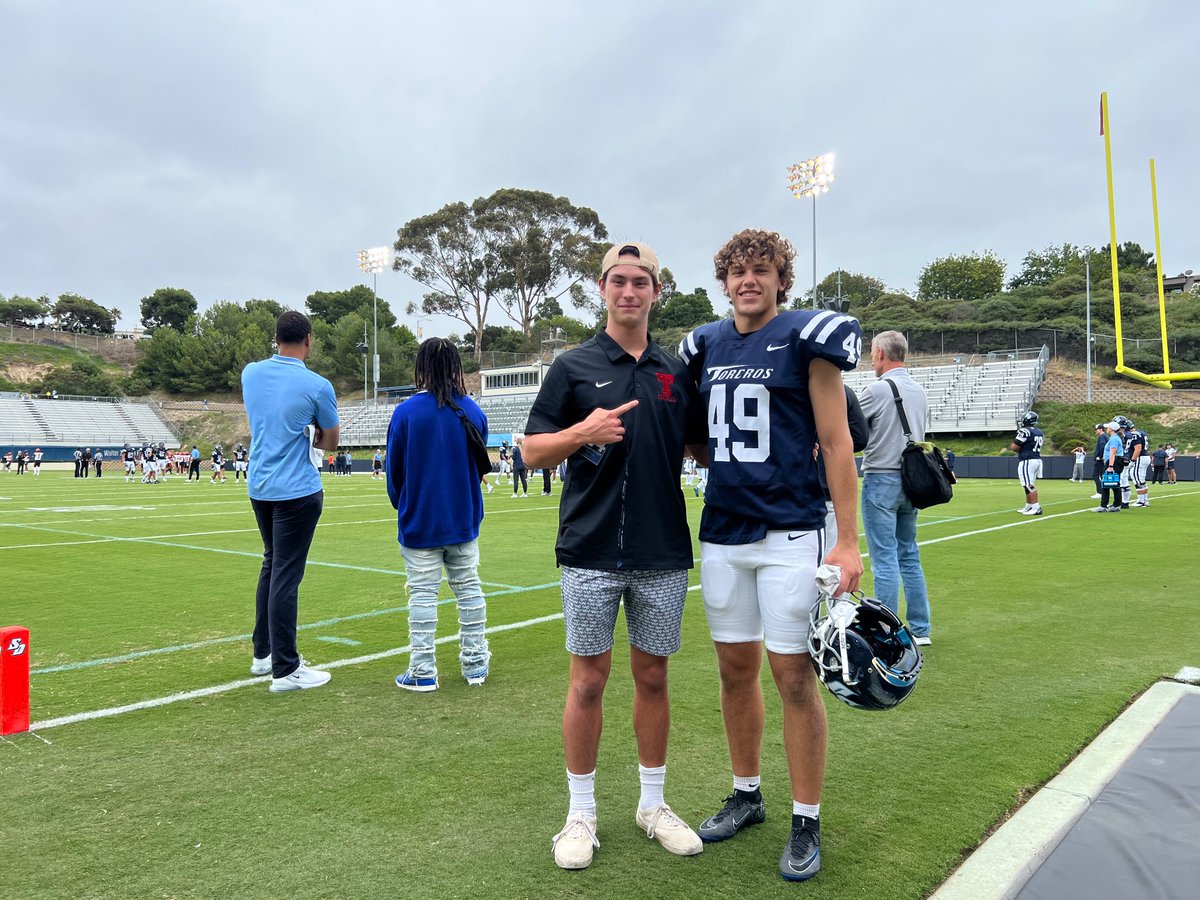 healey_declan's tweet photo. Had a great visit at University of San Diego!! Thank you all for having me!!

@ThsWarriorfball @USDFootball https://t.co/qFyAya709h