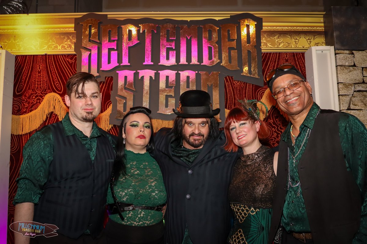 FandomBarLV's tweet photo. https://t.co/Tk2qXwiMLU #MFBLV #Fandom #FandomBar #FandomBarVegas #Cosplay #CosplayBar #LasVegas #MillenniumFandomBar #Cocktails #Mocktails #CosplayOrNotLetsFandom #Geeks #Nerds #SteampunkWorld #SteampunkCommunity #SteampunkGuild #SteampunkCosplay #Steampunk #SeptemberSteam https://t.co/gheB0uoD9r