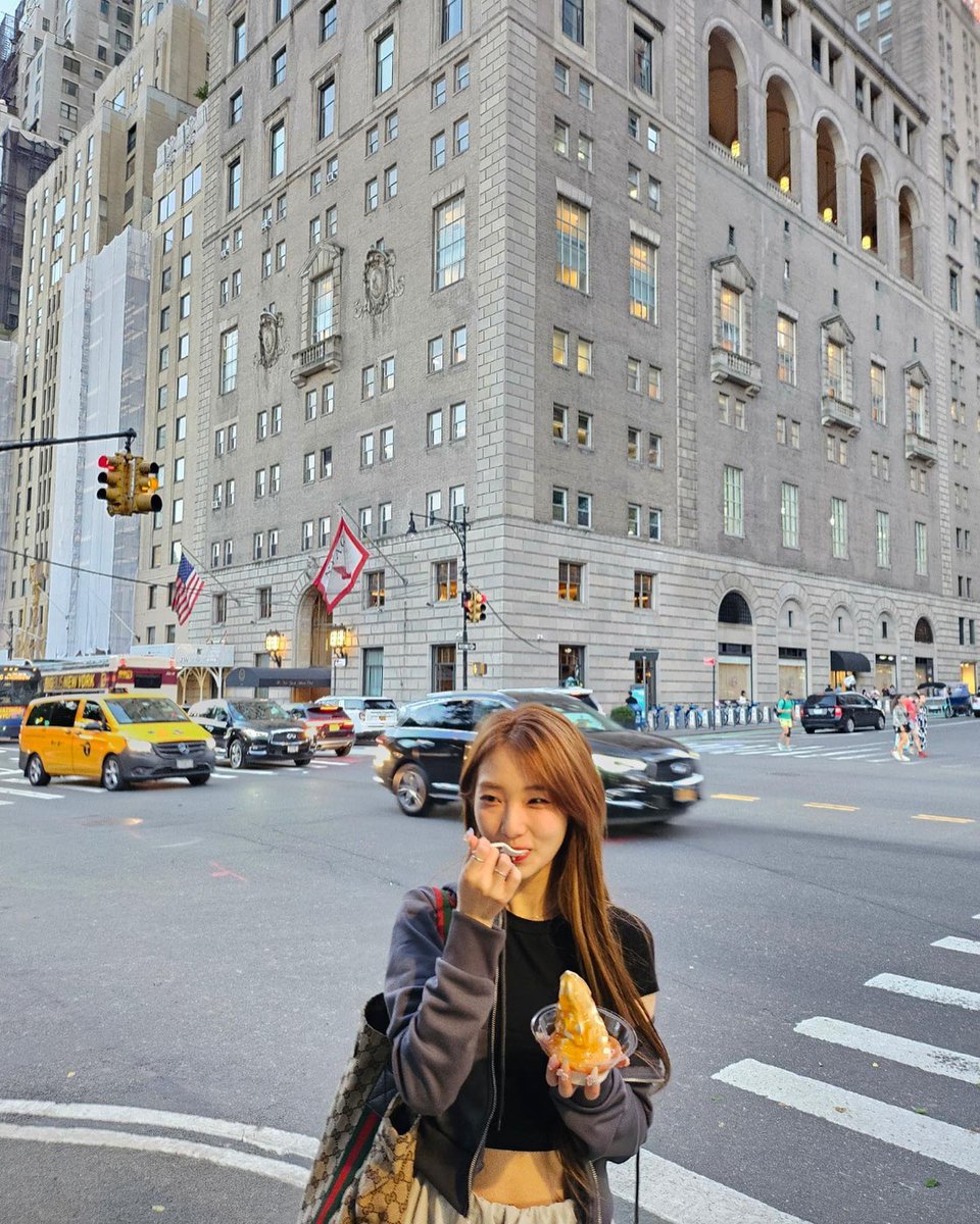 YeojinFrance's tweet photo. ☾ 16.09.2023 | 📸 INSTAGRAM ☽ ((1/3))

Yeojin nous a partagé encore plus de photos de ses promenades dans New York.

❝ 🐿️🍦 ❞ https://t.co/GGKJMD7Xk3