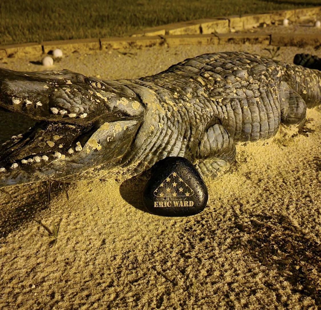 4WARDproject's tweet image. This rock for Eric was found in Florida by Mike Lange, who plans to carry a photo of Eric during a 22 mile ruck next yr.💚To place a rock somewhere in the world to help stop military/veteran suicide, go to 4wardproject.com/store.html 🇺🇸 #end22aday #4EricWard #4WARDproject #4WARDrocks