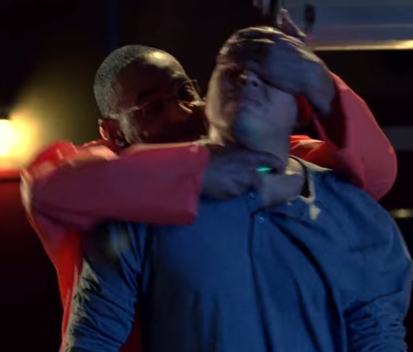 ShotEm_'s tweet photo. Breaking Bad has such a great grasp on how to foreshadow things. 
For example the Episode 'Box Cutter'. In the first few minutes Gale is working with a Green Box Cutter. 

Later on about 33 minutes in the Episode Gus uses the same boxcutter to kill one of his workers
#BreakingBad https://t.co/36ldJfV1gS