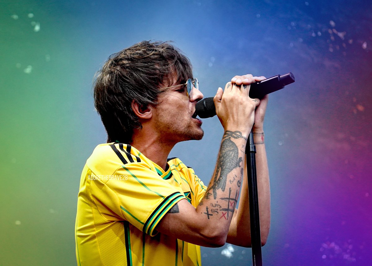 🌈Surrounded by light 🌈

#LouisTomlinson #fitftroutdale #fitfwttroutdale