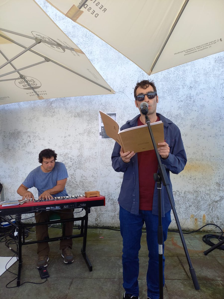 ECaldeiron's tweet photo. Guiados da man de @MiroVillar , coa música de Serxio Moreira, o Roterio Paco Souto botou andar onte nun ambiente de amizade e benestar en tod@s nós.
Grazas a @rosaliafernandezrial , @xose_iglesias e Diego Cousillas por acompañarnos e recitar e á @depucoruna polo apoio total. https://t.co/LLbQKib9b0