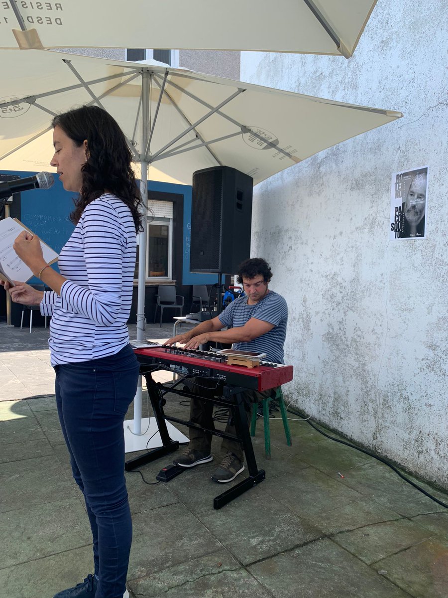 ECaldeiron's tweet photo. Guiados da man de @MiroVillar , coa música de Serxio Moreira, o Roterio Paco Souto botou andar onte nun ambiente de amizade e benestar en tod@s nós.
Grazas a @rosaliafernandezrial , @xose_iglesias e Diego Cousillas por acompañarnos e recitar e á @depucoruna polo apoio total. https://t.co/LLbQKib9b0