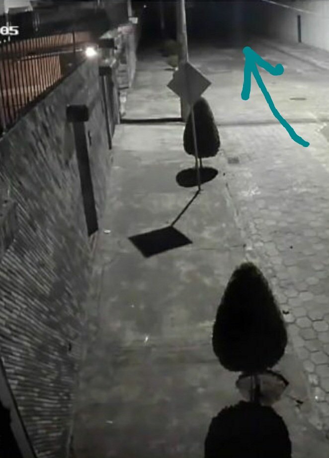 MathiasBM's tweet photo. @ElectricaQuito @ObrasQuito @MunicipioQuito @pabelml @teleamazonasec En Monteserrin empezaron a pavimentar la calle Azucenas. A raíz del inicio de la obra nos quedamos sin alumbrado en las calles Guindas y Azucenas.  Está totalmente oscuro. Su ayuda por favor.  Gracias https://t.co/5fNO7d11n9