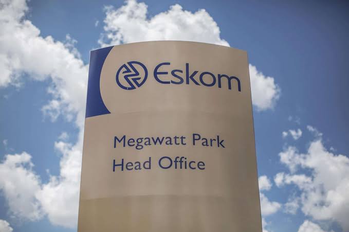 SuperiorZulu's tweet photo. In 2010 Eskom awarded an R8 Million Tender to Castle Terminal (Pty) a Black Company owned by Oupa Teke to supply lighting fixtures. Months later, it was cancelled and given to Voltex, a White Firm with no explanation. Mr Teke got repaid R8m after Adv Mkhwebane intervened in 2017 https://t.co/dG044wCbP9