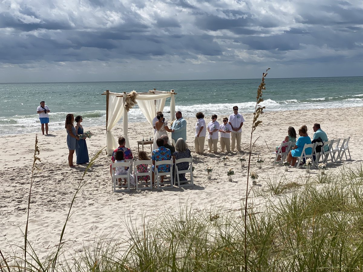 Incrediblebeach's tweet photo. Topsail Island Wedding!
#beachwedding #destinationwedding https://t.co/WO7v4hsemN