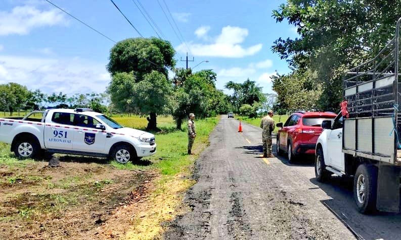 aeronavalpanama's tweet photo. #SeguridadCiudadana, recorridos preventivos y vigilancia, realizan unidades de la 1ra. Región #Aeronaval junto a personal de @ProtegeryServir en sectores costeros de las provincias de:
▪️#BocasDelToro 
▪️#Chiriquí 
▪️#Veraguas y la
▪️#ComarcaNgäbeBuglé
#UnidosLoHacemos https://t.co/QDsd98lHc1