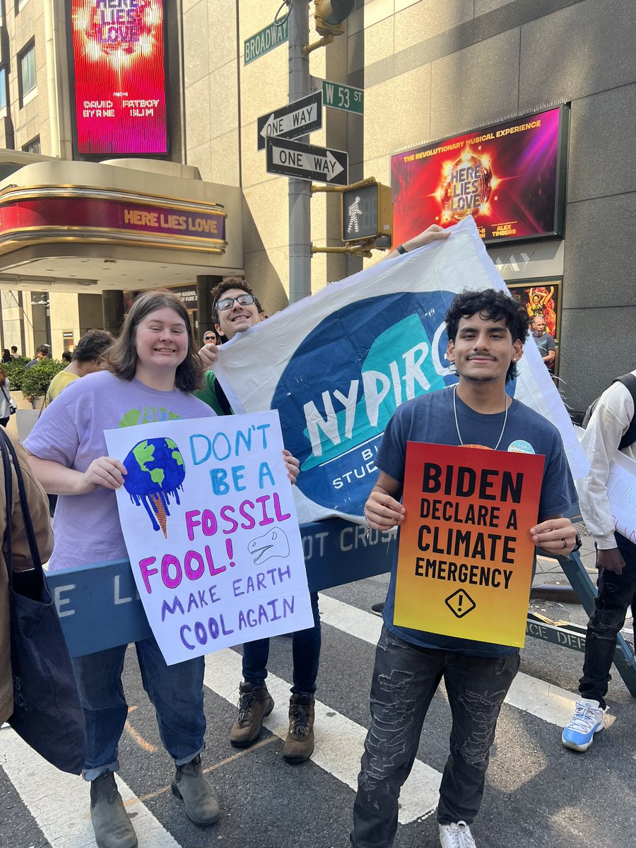 bkdami1's tweet photo. As college students, we believe that phasing out fossil fuels is essential for us to build a sustainable future. This historic March was a wake up call for @POTUS and other world leaders to really take charge to divest from Fossil Fuels. No more new Fossil Fuel projects! https://t.co/ZF3DJB1Swk
