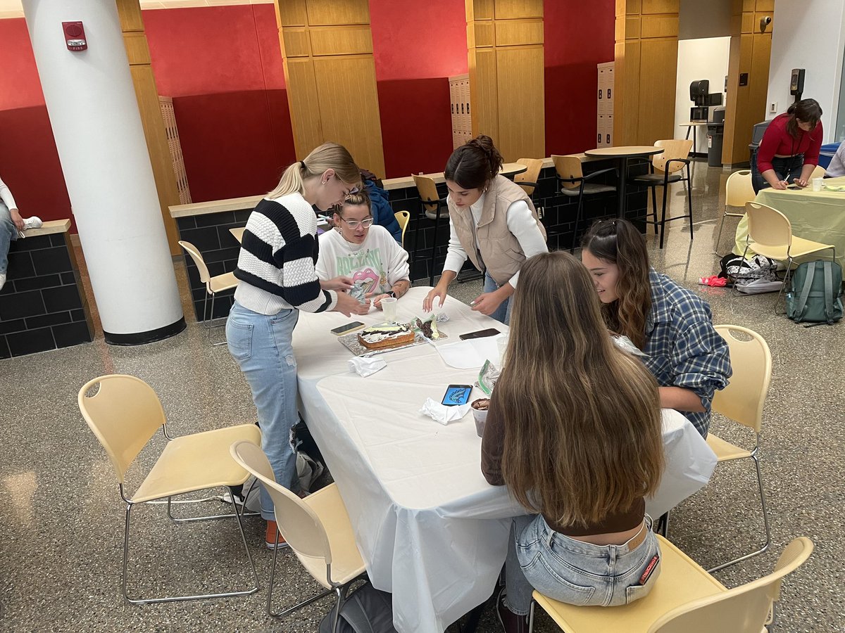 NSSLHAatWMU's tweet image. Thank you to everyone who showed up at our baking competition after our first general meeting! It was so great to see everyone having fun and getting to know each other.
