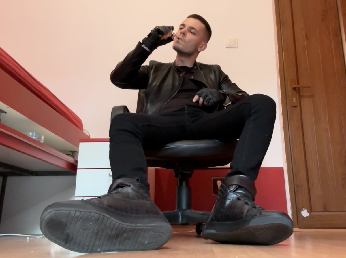 MasterBraz95's tweet image. New content in my portfolio!
All the older vids are on at least 50% sale.

#cashmaster #findom #straightalpha #straightmaster #leathermaster 

in-charge.net/video/leather-…