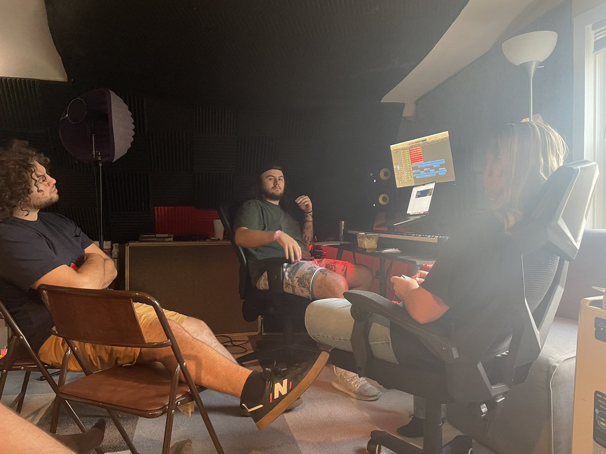 motionsickmi's tweet photo. In the @Woodschoolband studio recording some music, that’s crazy https://t.co/vmqS6mLCIe