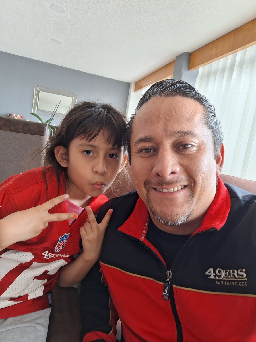 Alex_oa's tweet photo. #TuPaseCompleto apoyando con la mas grande fan a mi lado @49ers https://t.co/S2zW0umkT5