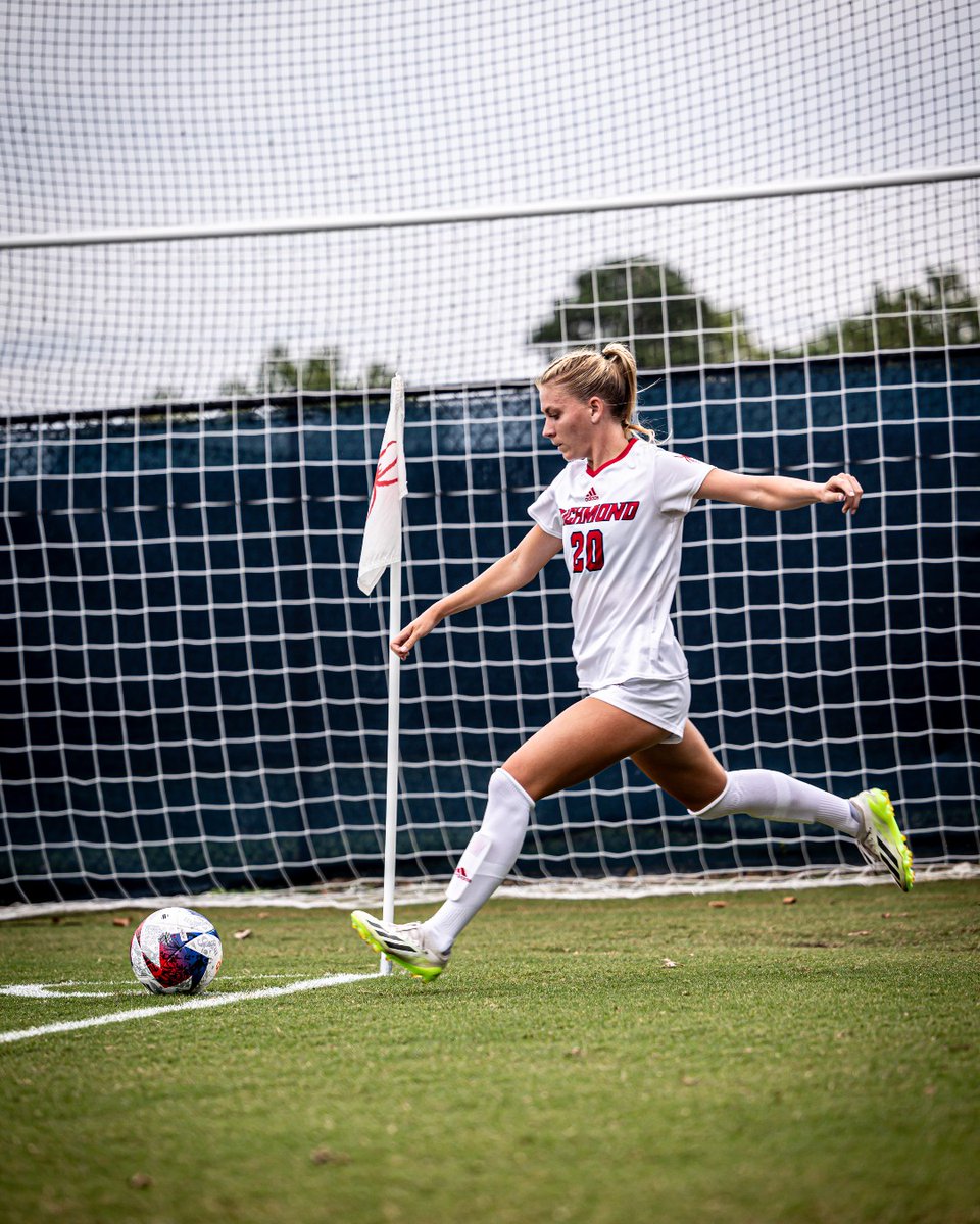 SpiderAthletics's tweet photo. Another great #RedGame 🔴🕷️🕸️
#AthletesSupportingAthletes
#OneRichmond | @urichmond https://t.co/HNupPOz0Nf