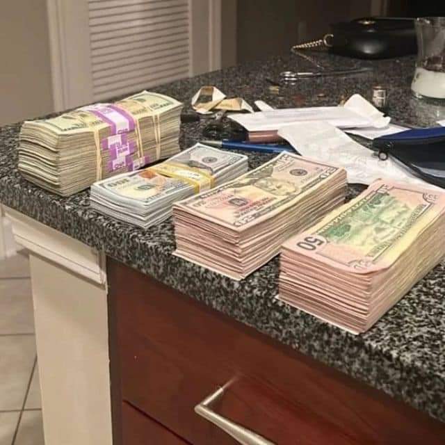 السلام عليكم ورحمة الله وبركاته اسعد الله اوقاتكم بكل خير اي شخص ما استلم مساعدة من مؤسسة الوليد يتواصل مع المكتب الرسمي عبر الوتس اب ونشاء الله يساعدونك وما يقصرون معك باذن الله واتمني للجميع التوافيق