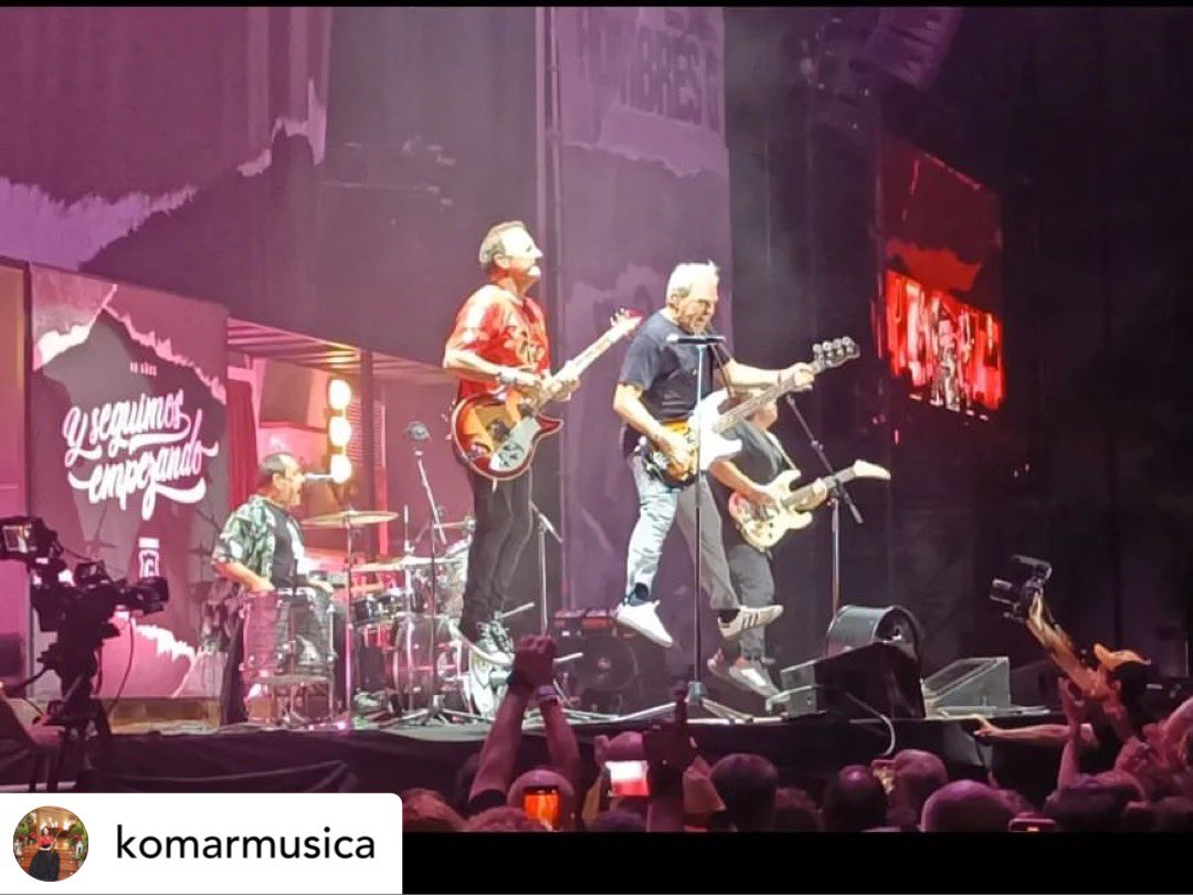 estamoslocosmty's tweet photo. Que buena foto Komarmusica🎻👍
En el momento justo! 😅
Murcia 🇪🇸
@HombresG 🎸 #40añosyseguimosempezando🎵🎸 
@DavidSummersHG @Dani_Mezquita @rafahg @JaviMolinaHG @ESQUIMALHG @WallbigbandMuro @Jason_Paradise #levitar 🕴️#hombresglabandasonorademivida 🙌🏻🥰❤️🎸🎵 https://t.co/FUt9MWA2vx