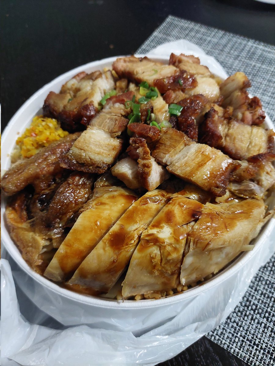 The China man saved me today 🤤🤤🤤🤤
#latelunch
#roastpork 
#chinesestylechicken 
#friedrice 
#chowmein