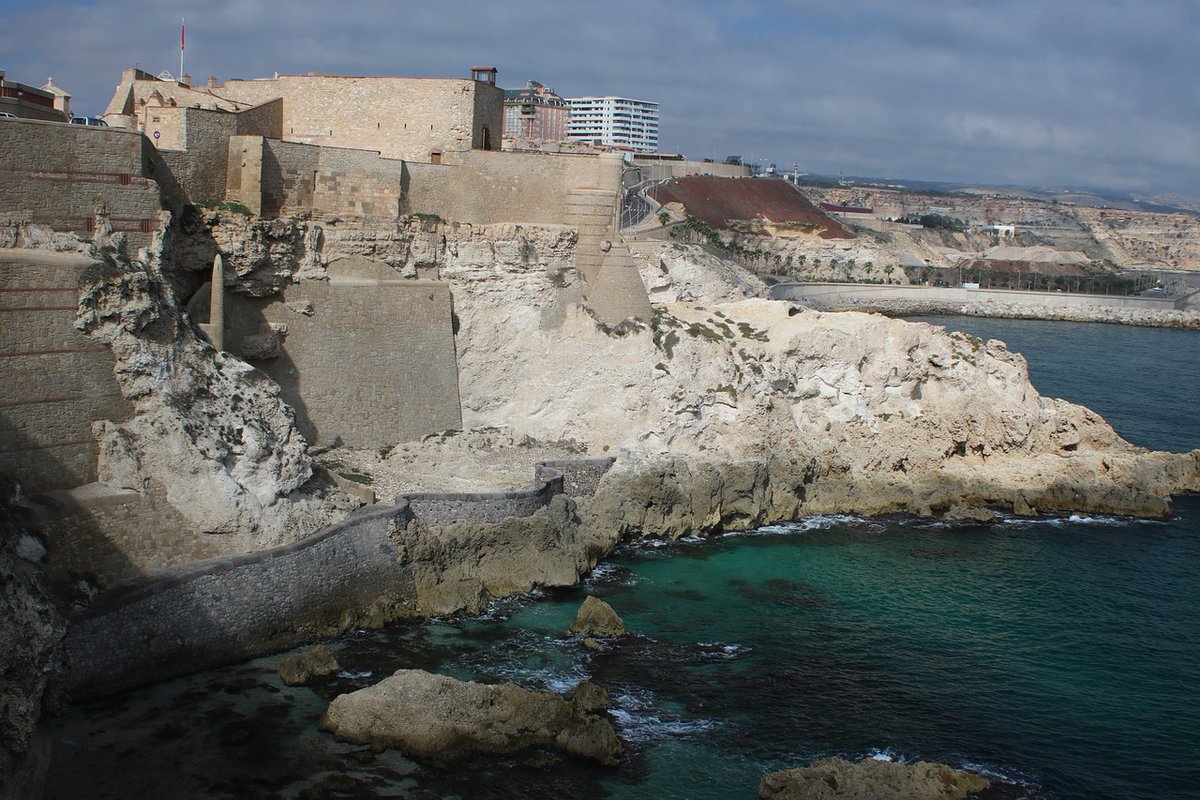 17 de septiembre.

Feliz (y tormentosa ⛈️) noche del Día de Melilla.

Fuimos, somos y seremos España en África.

Desde 1497... van ya unos cuantos siglos ✨ juntos 🫂.

#DíaDeMelilla 🇪🇦