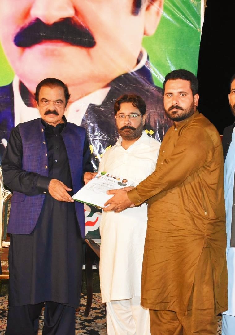 tahirbutt540's tweet photo. صدر پنجاب  رانا ثناءاللہ خان صاحب اور مرکزی سینئر نائب صدر یوتھ ونگ  رانا  احمد شہریار صاحب اور بیگم رانا ثناءاللہ خاں صاحبہ نے PP115 میں تمام یونین کونسل میں سوشل میڈیا یوتھ ونگ  ممبرز کو نوٹفکیشن دیے اور پُر تکلف اعشائیہ دیا۔
@AhmadSheheryar
  #TeamRSK #TeamRAS ❤ https://t.co/NrjvK7ZJbn