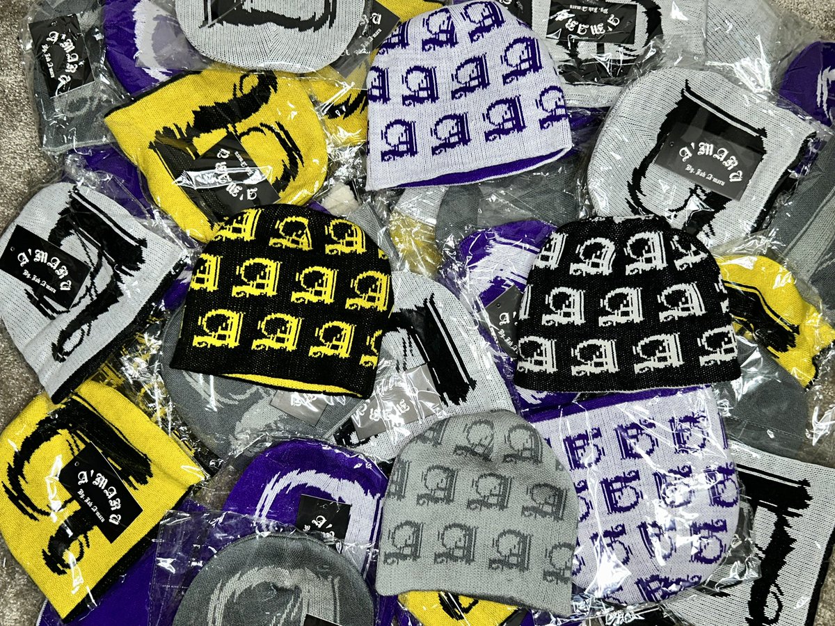 JahAmaru1's tweet photo. Rt to help me find my next supporter! 🤝🏾 A’maru “Retro” Reversible Beanies available online!🌐 Or via dm if local! 📲 #duval #rt #clothingbrand #amaru 
@jaha_maru https://t.co/hj6swxrHXj