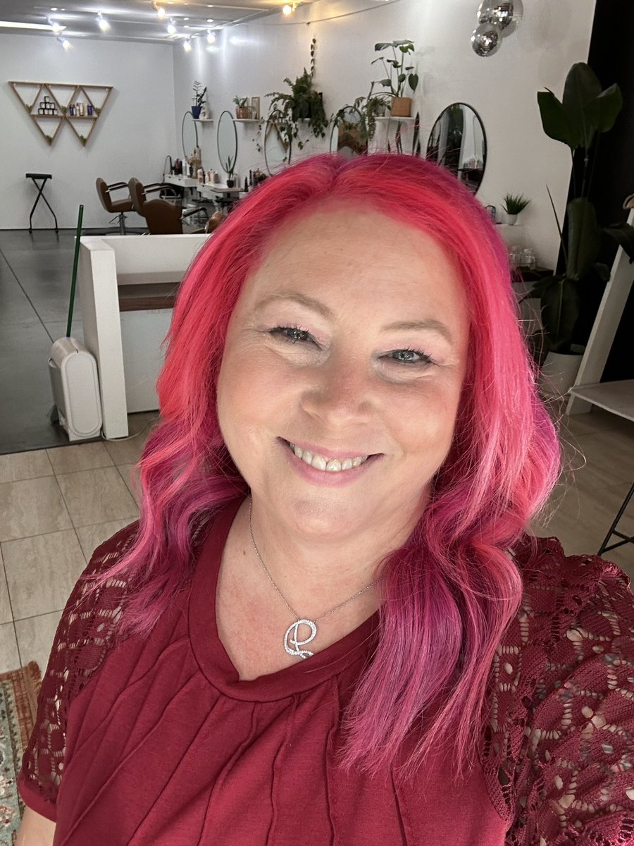 Crzy4HelloKitty's tweet photo. Color refresh & some new highlights, @meredeathmetal always does such a amazing job!
#junipersalon #vibrantcolorhair #pinkhair https://t.co/Kd6GYQN46c