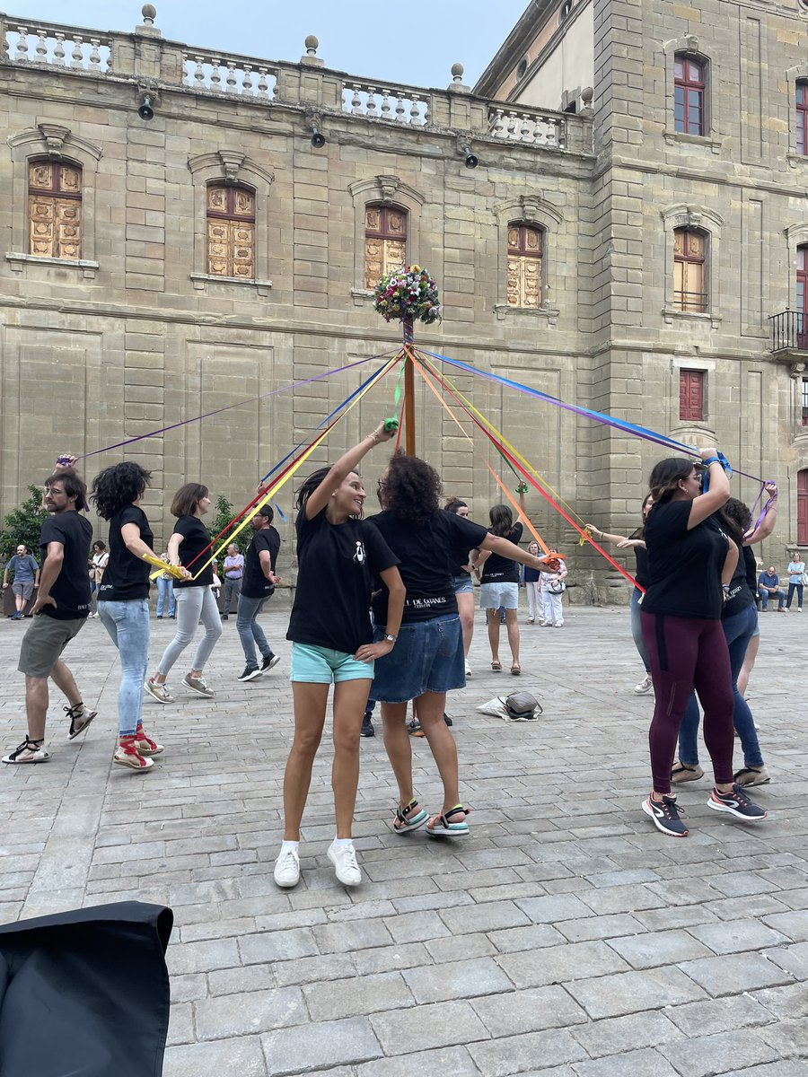 gitanescervera's tweet photo. Avui hem ballat a la mostra del Seguici Festiu.

Ens veiem al SEGUICI FESTIU DE FM!
📆 Diumenge 24
🕰️ 12 h
📍 Des de la pl. Universitat
@SenyMajor https://t.co/3oe3VwAw2w