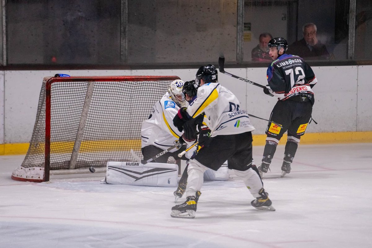 EGDL_Rockets's tweet photo. Wir siegen mit 8:3 gegen Schweinfurt! 
 
Vier Spiele, vier Siege ✅🚀

📸: Manuel Enderich Photography

#egdl #Eishockey #DIEZeitistreif https://t.co/fC16hiyIYk