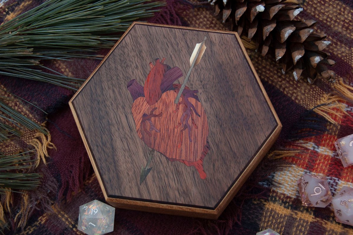 StingandSaw's tweet image. *clanging pots*

HERE YE, HERE YE-

Today is the LAST day to snag some marquetry in my shop at 20% off!

(Link in bio)

#ttrpg #dicebox #dicevault #HispanicHeritageMonth
#dice #smallbusiness