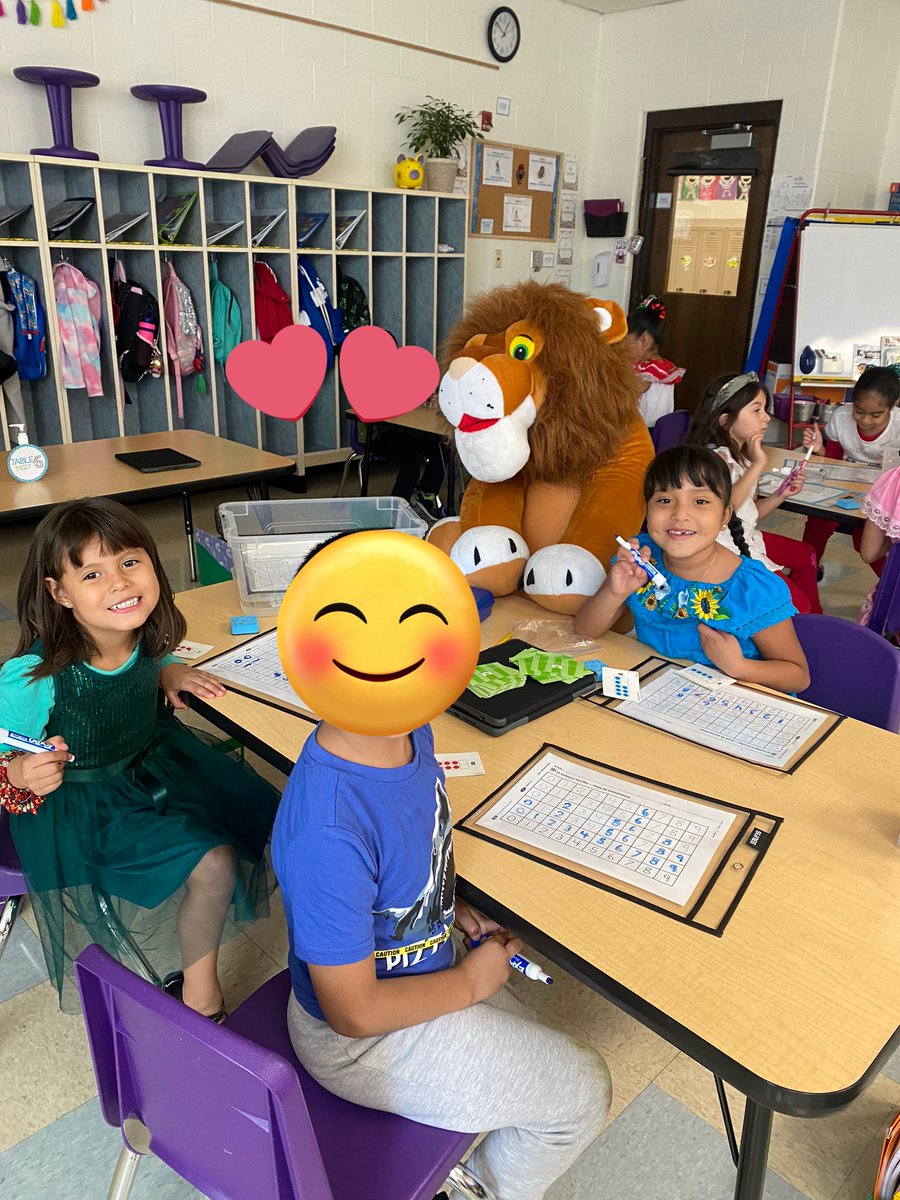 Que privilegio tener a Leo 🦁 en nuestra clase. Workplaces 🧮 were so fun! Leo le encanto ver los colores verde, rojo y blanco 🇲🇽. #KomenskyLionPride #OrgulloLeonesdeKomensky