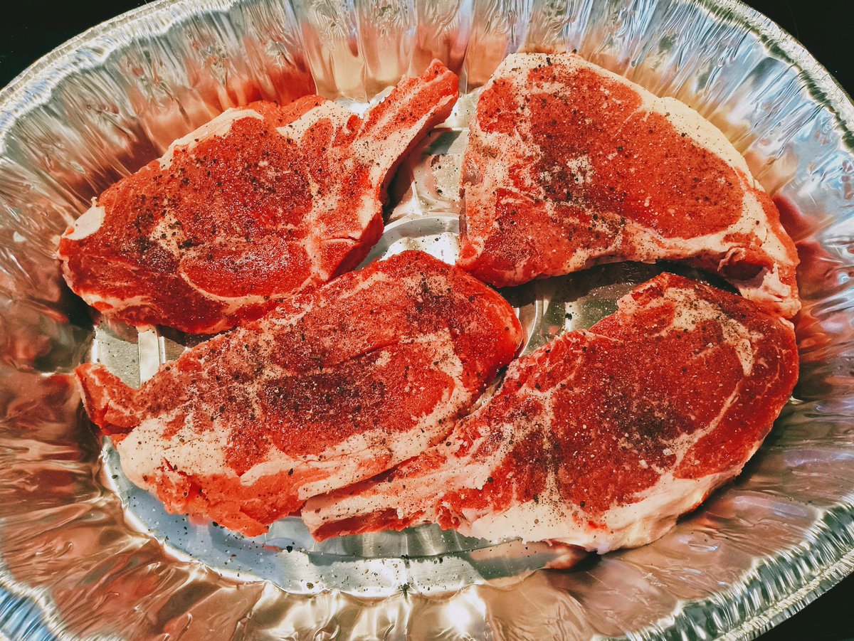 DukePunished's tweet photo. My dad's birthday, grilling.
Black salt, black pepper.
Scallops on deck.
#HailChrist https://t.co/97IGsg4tvy