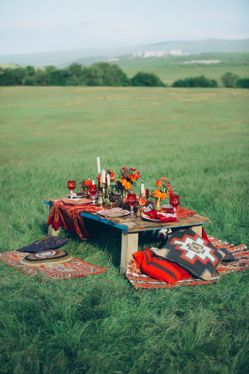 What's your favorite aspect of autumn, and how do you like to luxuriate in its embrace? Share your thoughts below, and let's toast to the beauty of this magnificent season! 🍂🥂🌰 #LuxuryAutumnPicnic #luxurylifestyle #luxurypicnic #picnicdesignnewyorkeventplanner #picnic
