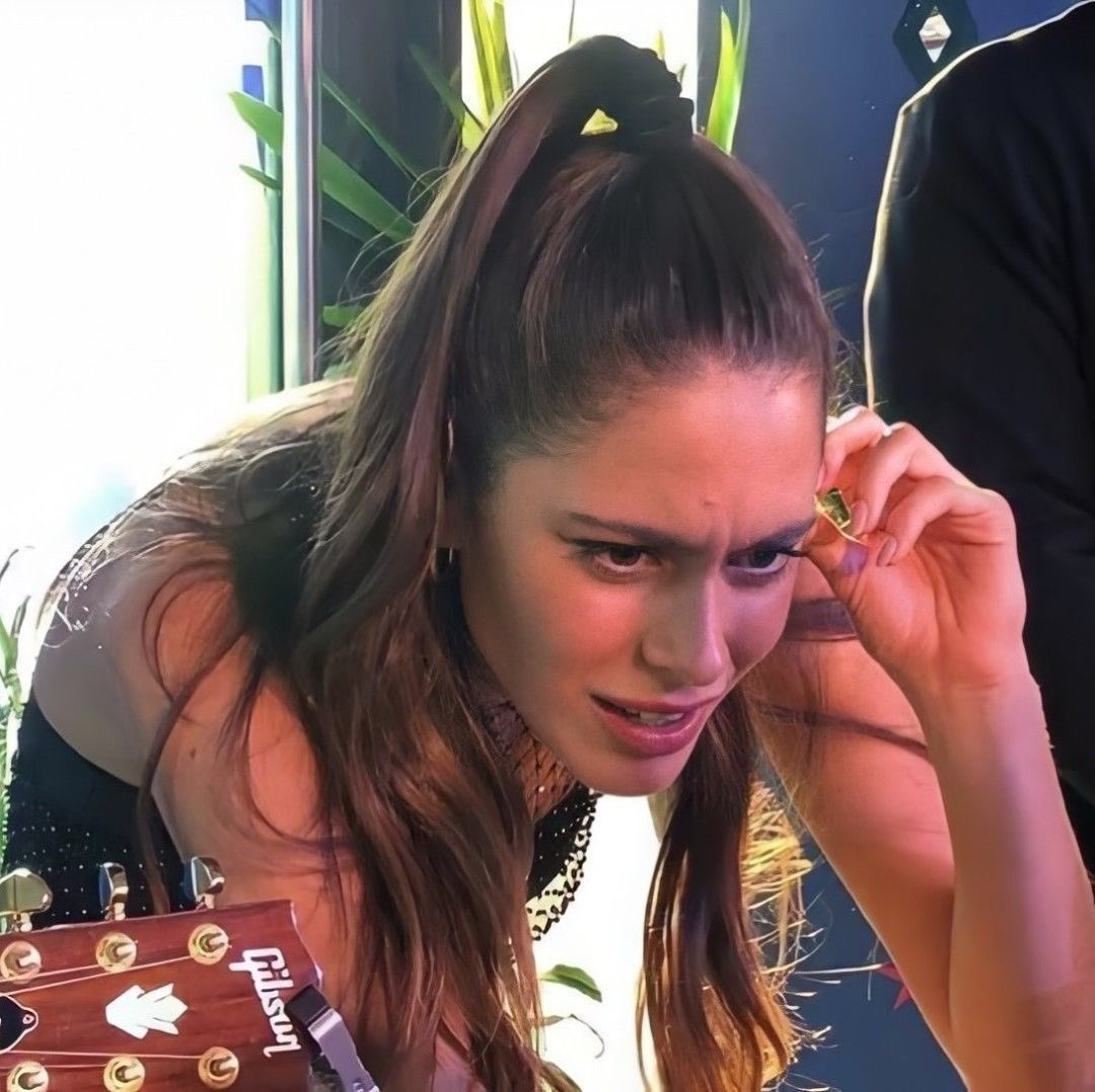 stantstoessel's tweet photo. tini cuando se entere que al final la mama de la fan no murió: https://t.co/g8nGwbrwyL