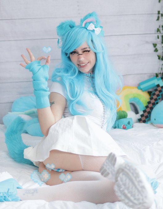 It's my birthday! If you comment a funny meme (and I like it) I'll send you a pic in your DMs 😳 https://t