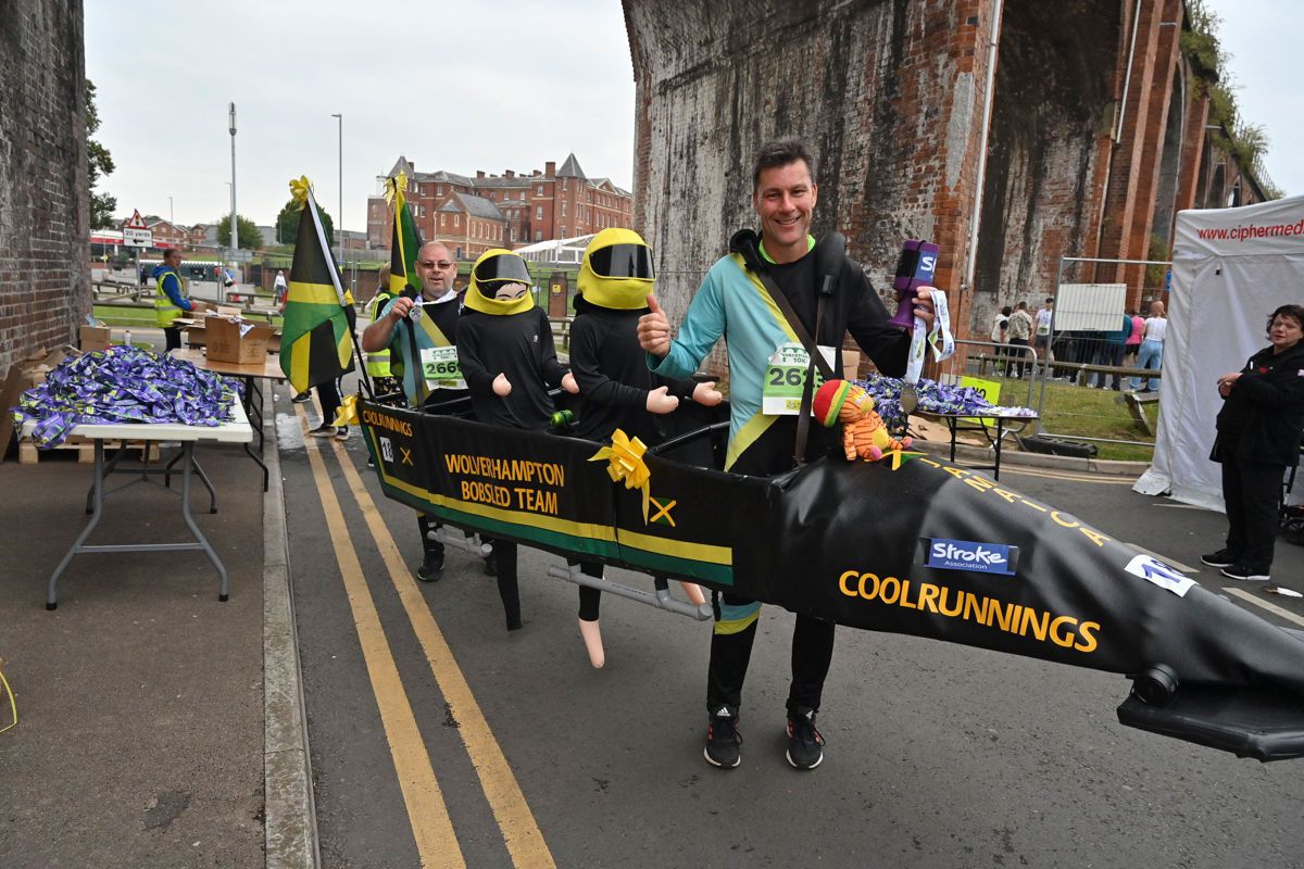 WbobsledT's tweet photo. A few photos of our day at @worcesterrun 10k https://t.co/3uORt3e5ed