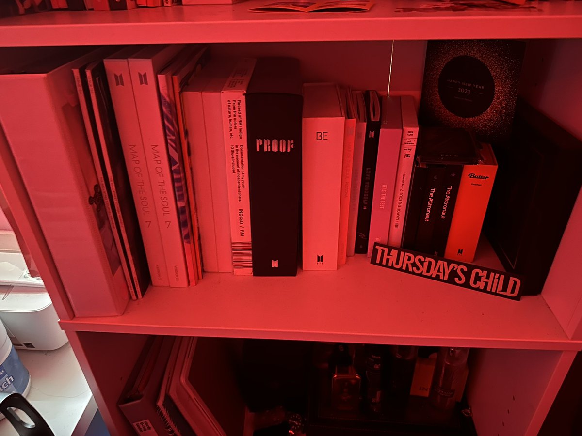sanayeonpics's tweet photo. Selling my Twice, BTS, and TXT collection if anyone is interested. I recently lost my job and am in need of the extra cash. Dm me if you are interested. 
#btsarmybomb #twicecandybongz #twice #bts #TXT #sellpcs https://t.co/uO6sFLZ1XL