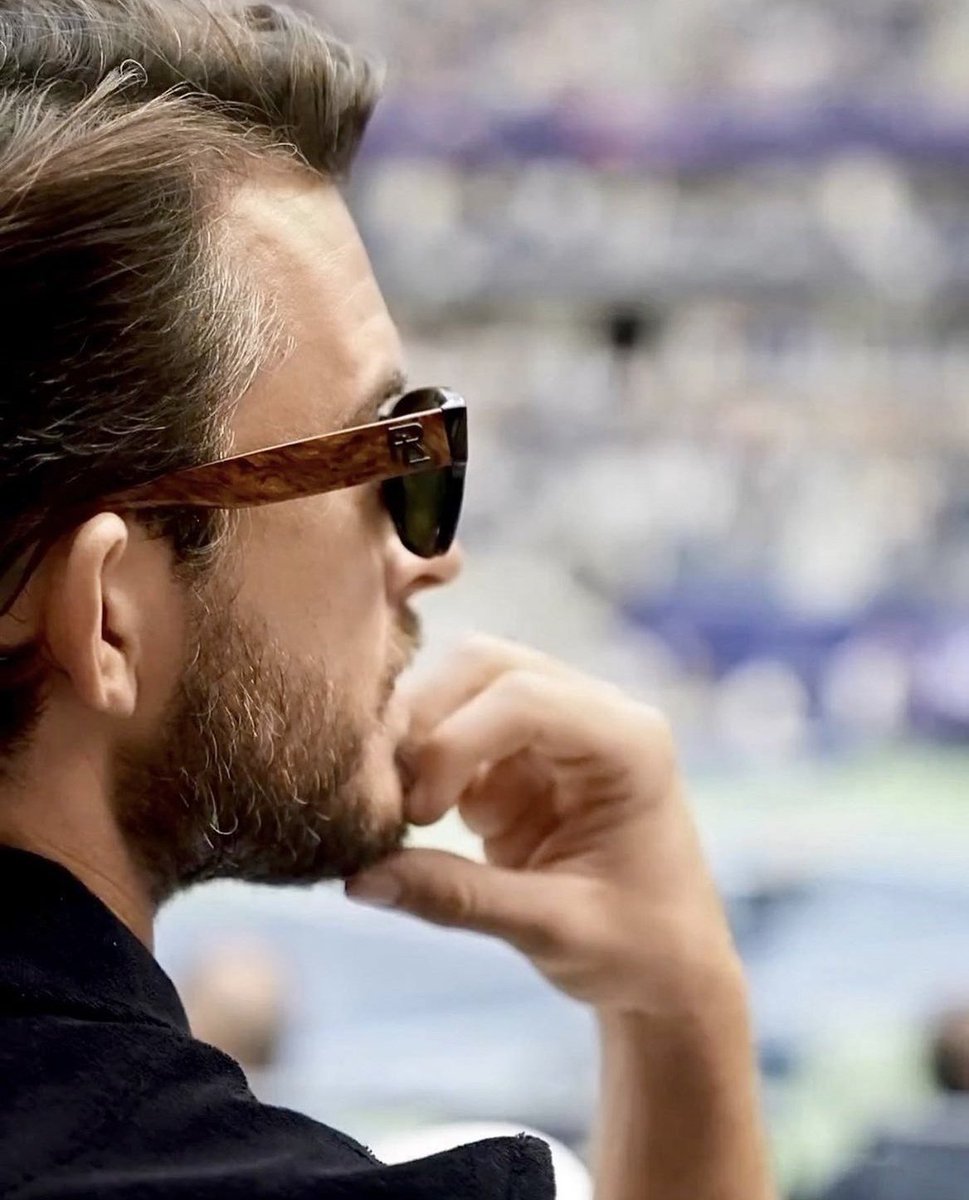 cbbeauty22's tweet image. 🤩: Jonny appreciation: that little bit of grey near his temple. #AnthonyWeek