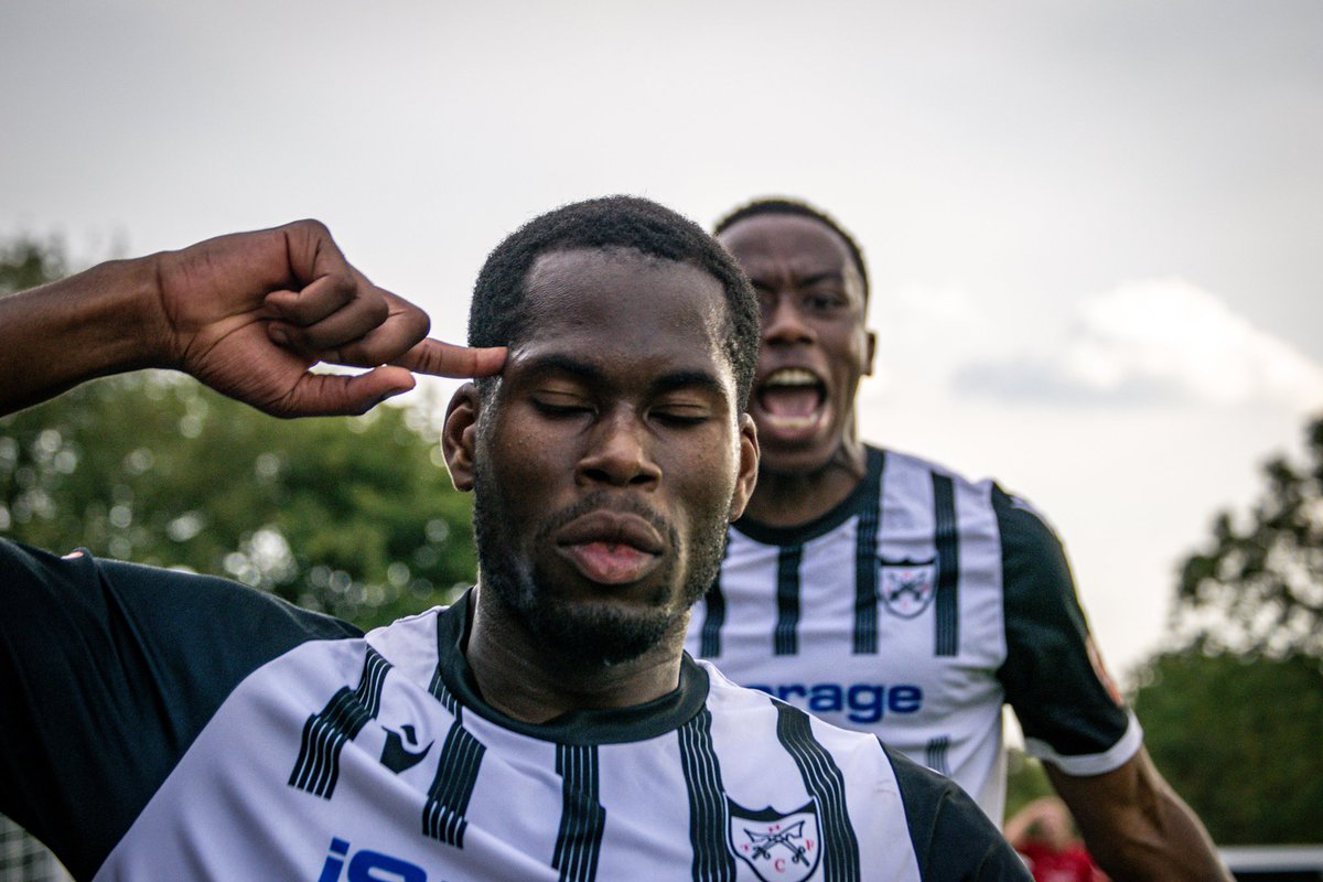 nathans999's tweet photo. Four favourites from Saturday's shots at @hanwelltownfc ⚽📸 https://t.co/8Wz4XzGGFe