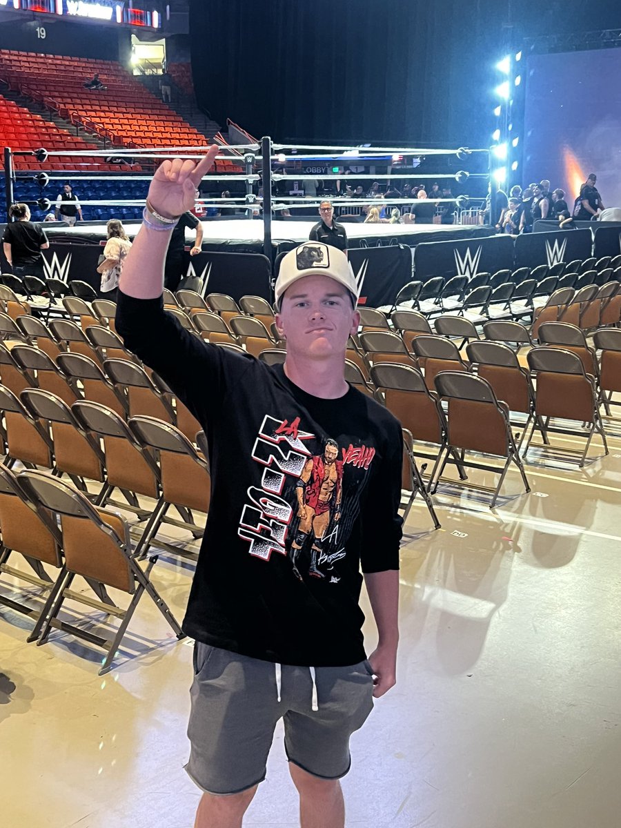 AuthorPiperJ's tweet photo. #WWEBOISE let’s go!! https://t.co/3wXiA1nh9t