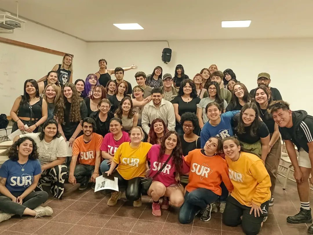 SurEnPsico's tweet photo. BARRIO ADENTRO l APOYO ESCOLAR 2023 🙌
Barrio Adentro es un espacio de participación y transformación social. Todos los sábados realizamos talleres de alfabetización, apoyo escolar y encuentros recreativos para las infancias. https://t.co/QGI71owbyN