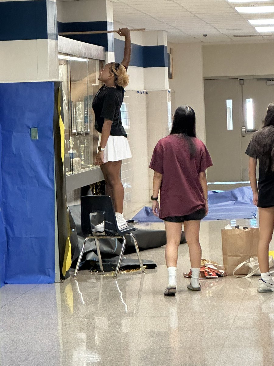 Hey <a href="/LCHS_Patriots/">Lakeview Centennial Patriots 🎓</a>! #HoCo2023 Hallway Decorating is coming to an end. T-55 minutes until all halls are finished!