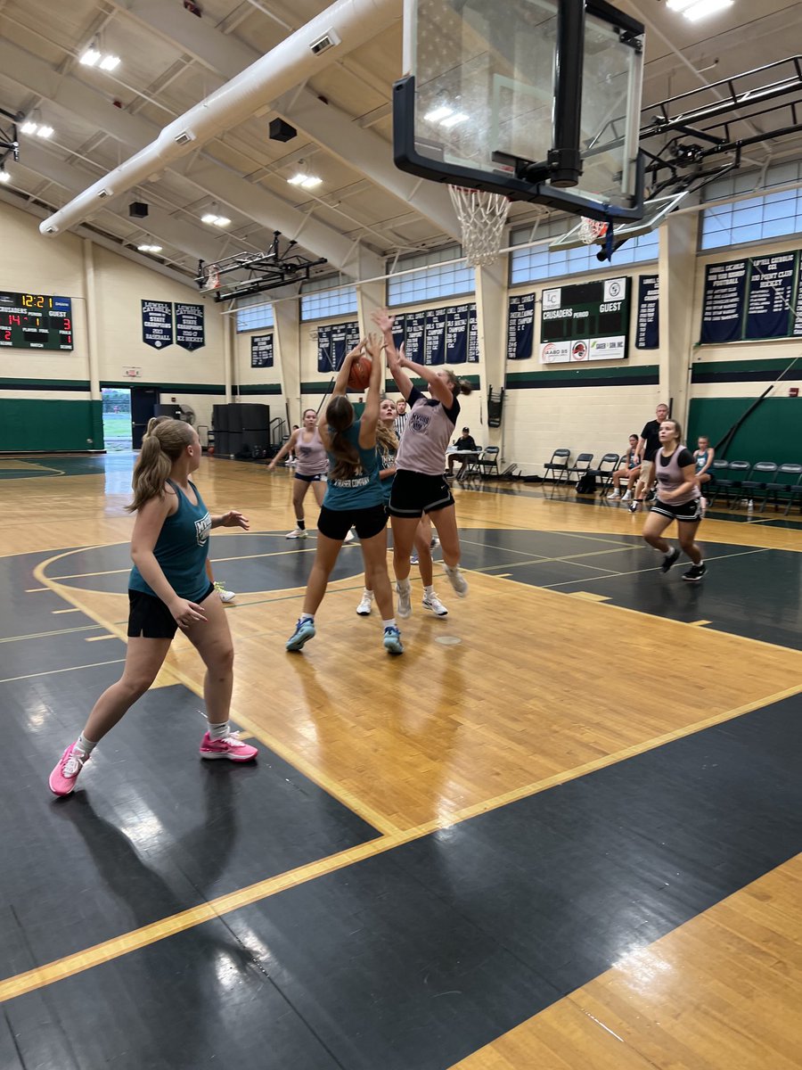 mvghsfallball's tweet photo. In the battle of Lexington and Concord (Christian), CC with the early lead. Fast paced action with good ball movement by both teams https://t.co/Q8PALgbBa2